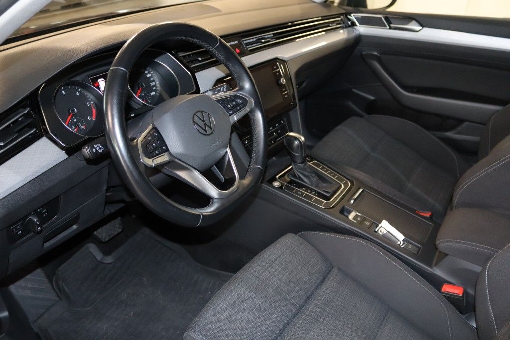 Fahrzeugabbildung Volkswagen Passat Var. 2.0 TDI DSG Business-Navi-LED-STDHZ-