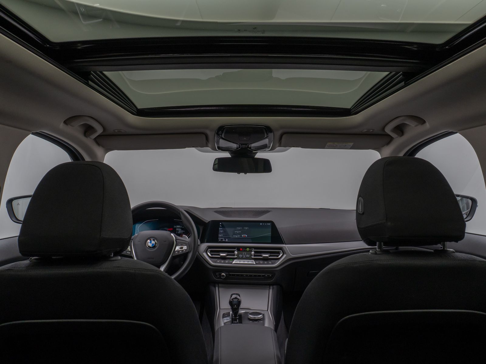 Fahrzeugabbildung BMW 330d Panorama Kamera H/K DAB Komfort Alarm LED