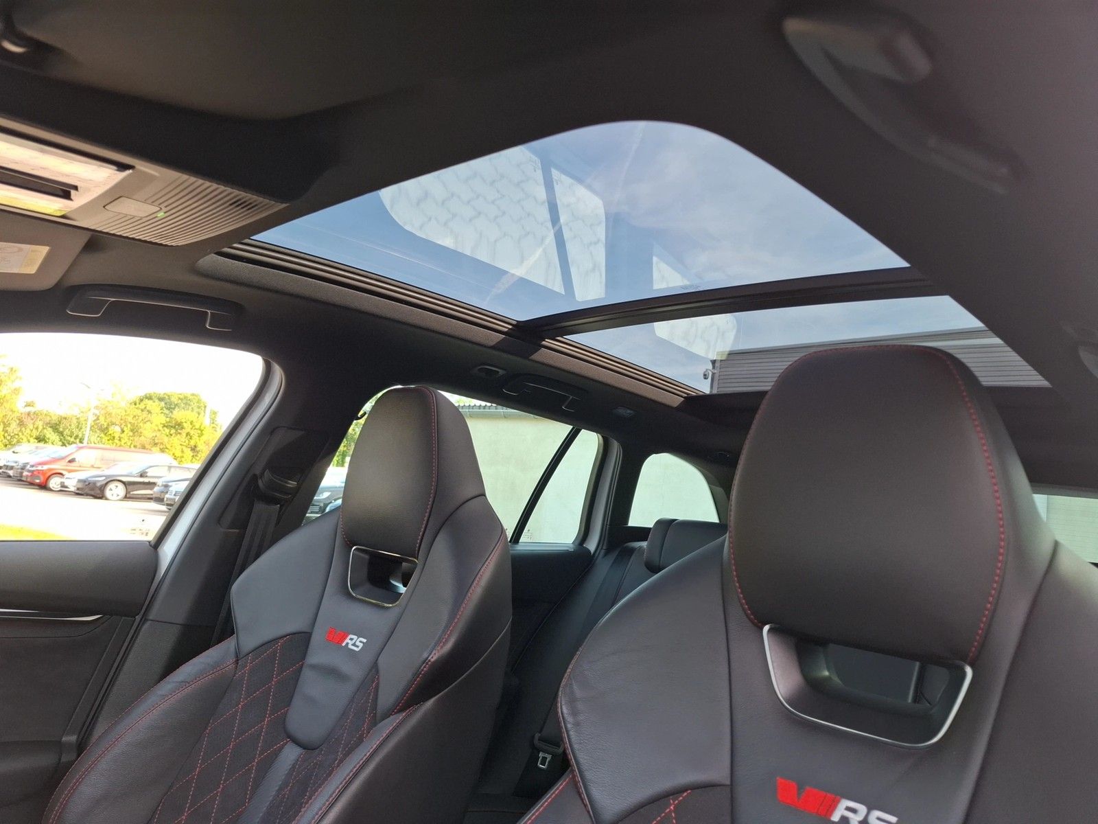 Fahrzeugabbildung SKODA Octavia CombI TSI RS-Plus DSG Matrix Navi Pano H