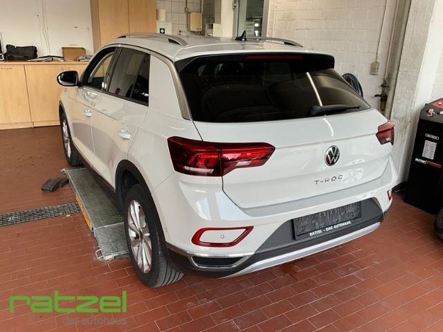 Fahrzeugabbildung Volkswagen T-Roc Style 1.5 TSI Nav Massagesitze LED ACC App