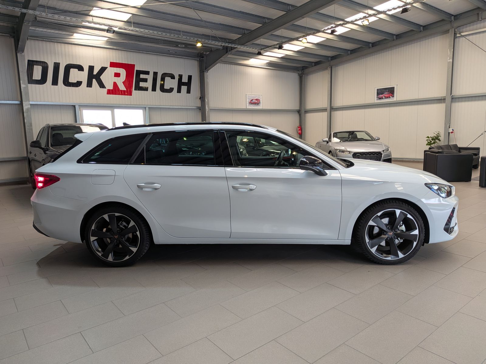 Fahrzeugabbildung CUPRA Leon 1.5 eTSI DSG DYNAMIC-EDGE-PAKET*CAM*AHK*18"