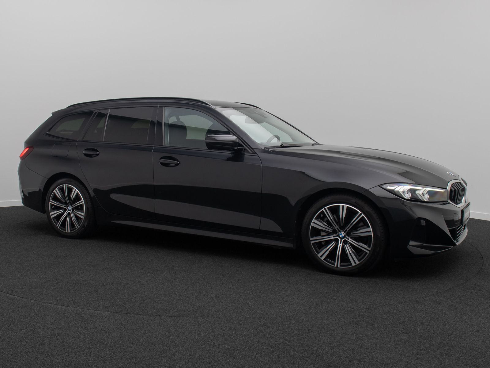 Fahrzeugabbildung BMW 330d H/K GeschwindigReg AHK DAB Widscreen 18Zoll