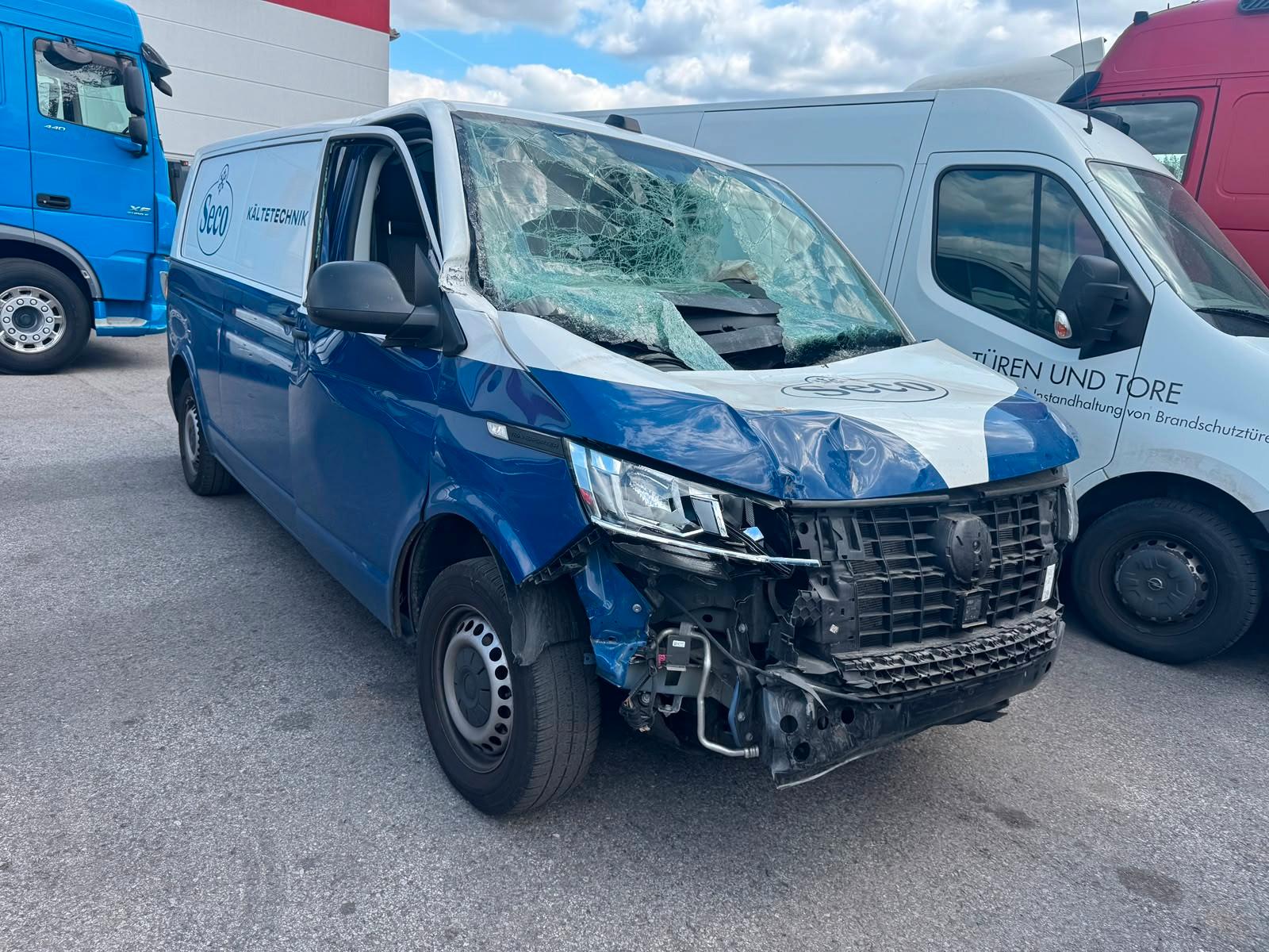 Volkswagen T6 Transporter 2.0 Lang Navi Euro6 FRONTSCHADEN