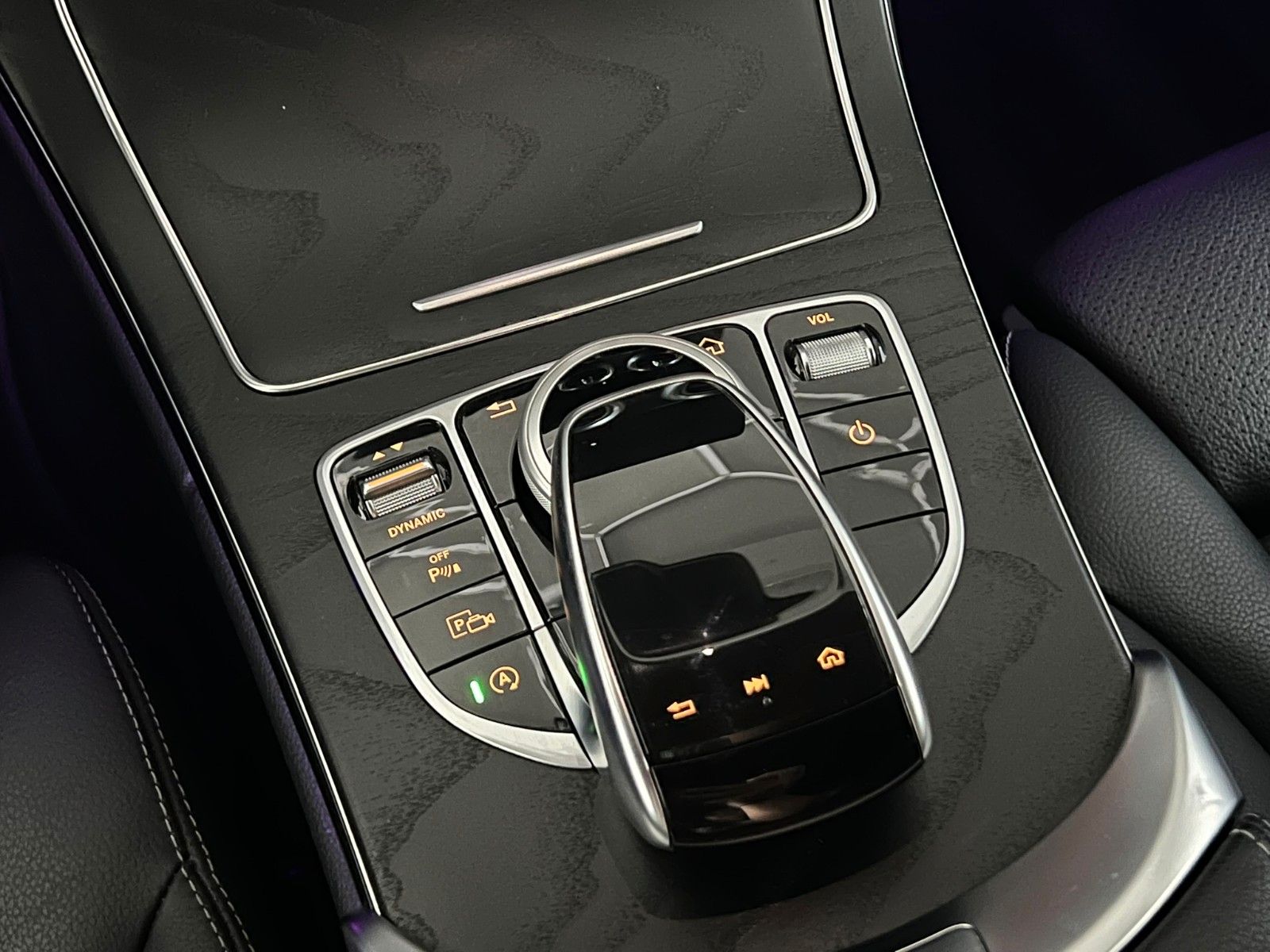 Fahrzeugabbildung Mercedes-Benz C 300 d Lim. AMG-LINE/COMAND/KAM/VIRCO/AMBI+