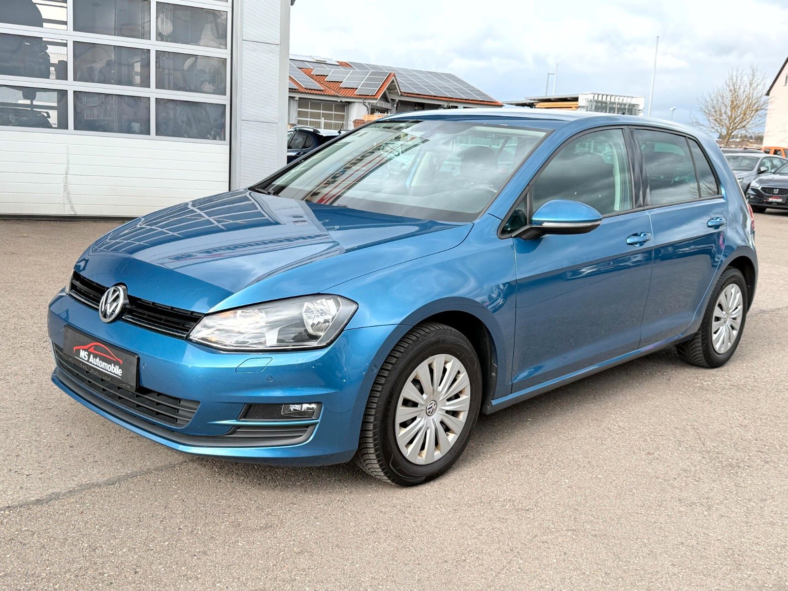 Volkswagen Golf - 1