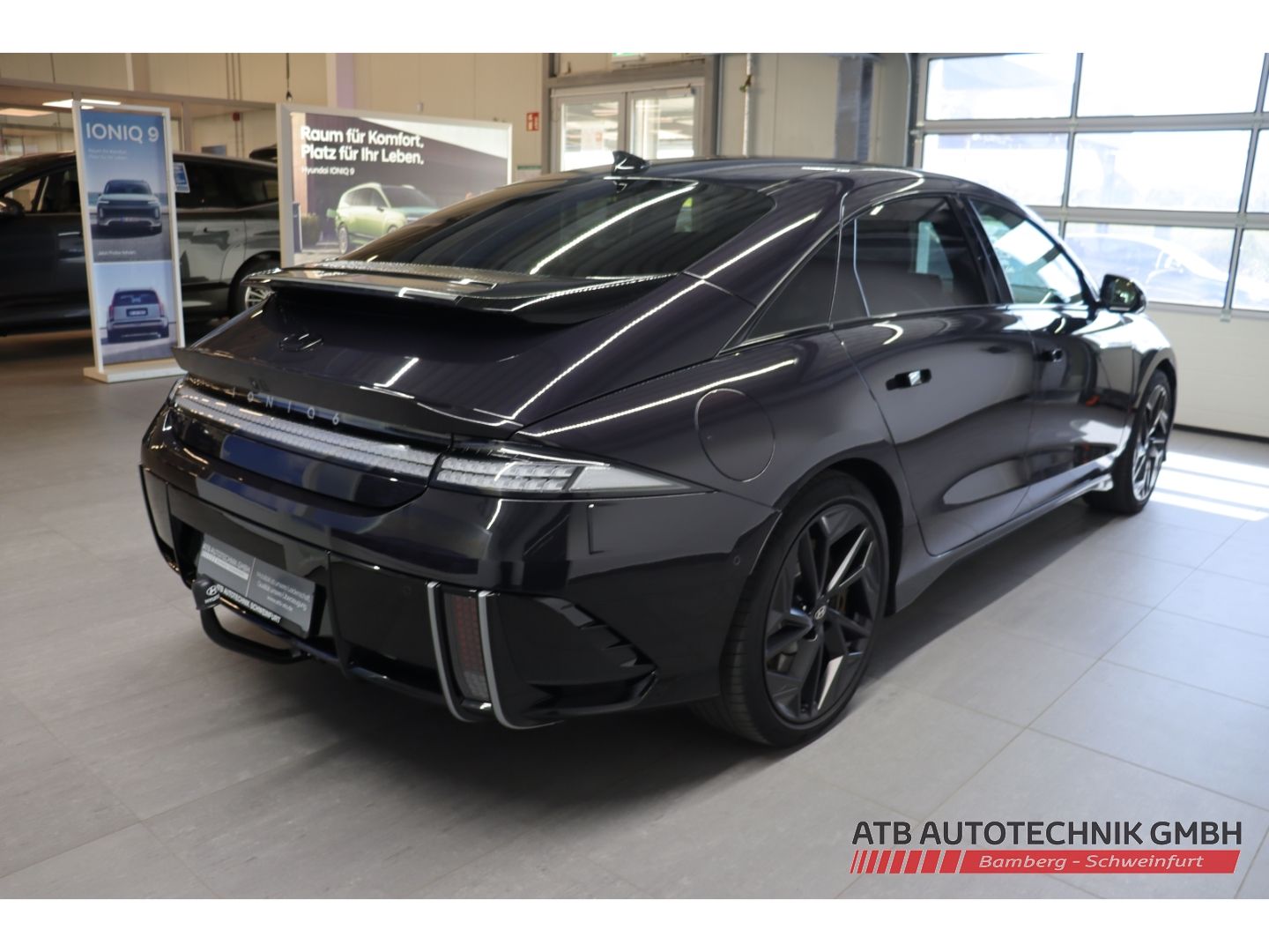 Fahrzeugabbildung Hyundai IONIQ 6 First Edition 77,4 kWh 4WD SOH 95,8% Nav