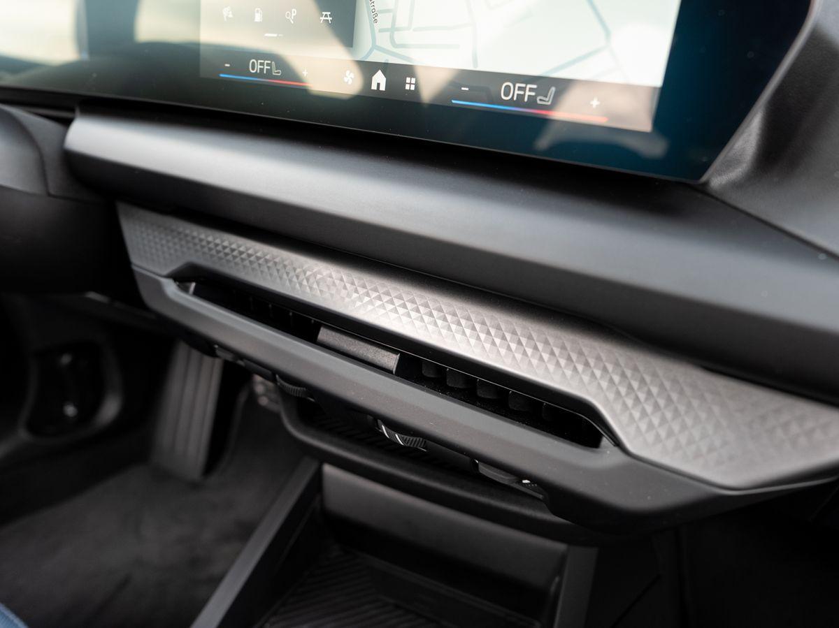 BMW 1 Series AdLED KoZg SpSitze SpieglP ParkA S-Glas 17", миниатюра 17