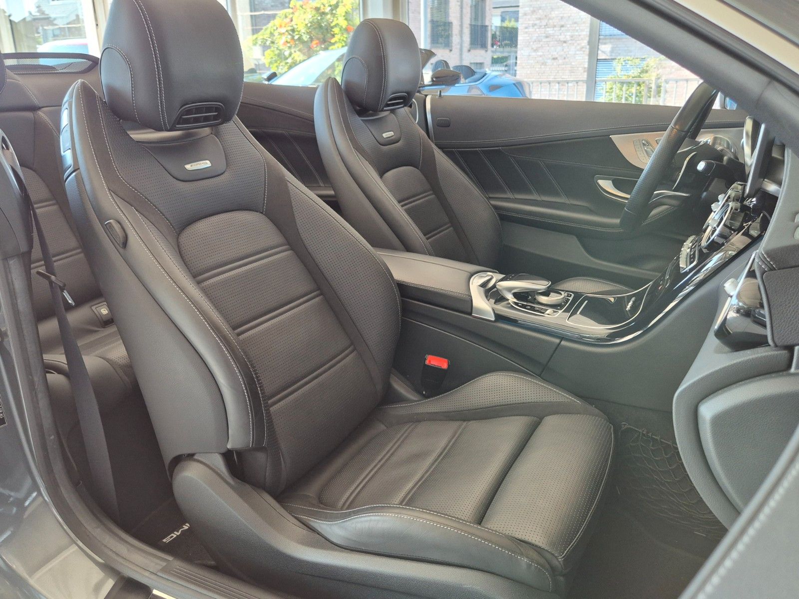 Fahrzeugabbildung Mercedes-Benz C 63 AMG Cabrio/Dt./Burm/Head/Fahrpaket