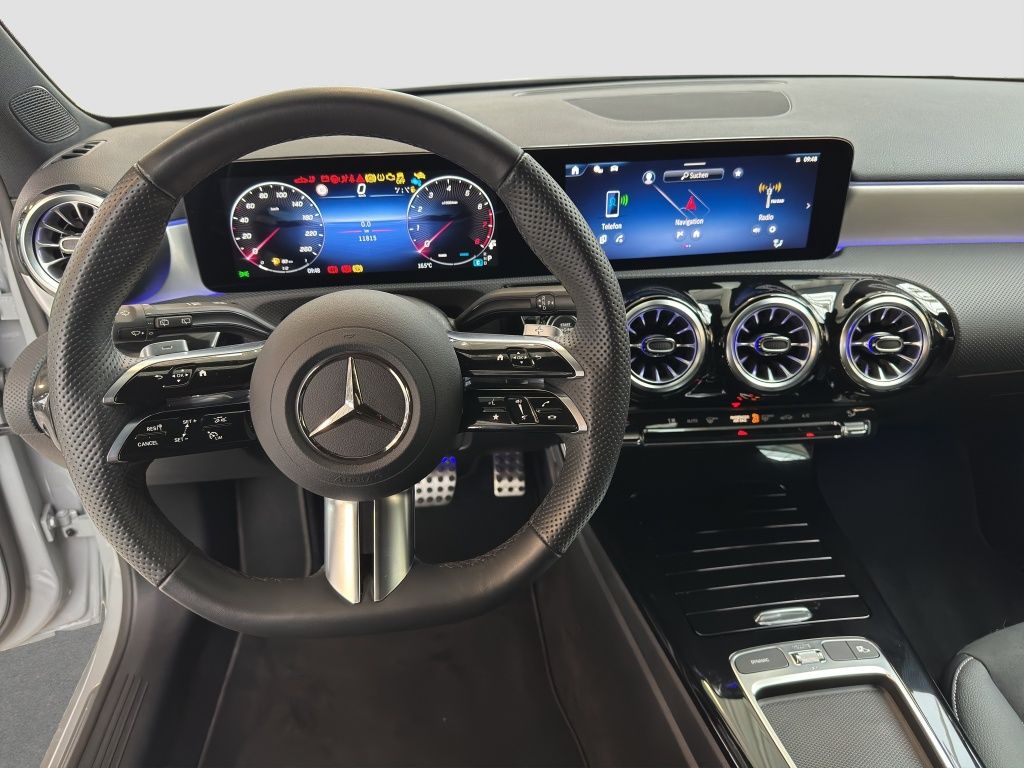 Fahrzeugabbildung Mercedes-Benz A 200 AHK*LED*PDC*ParkAss*Sportp.*SpurH*SpurW*LM