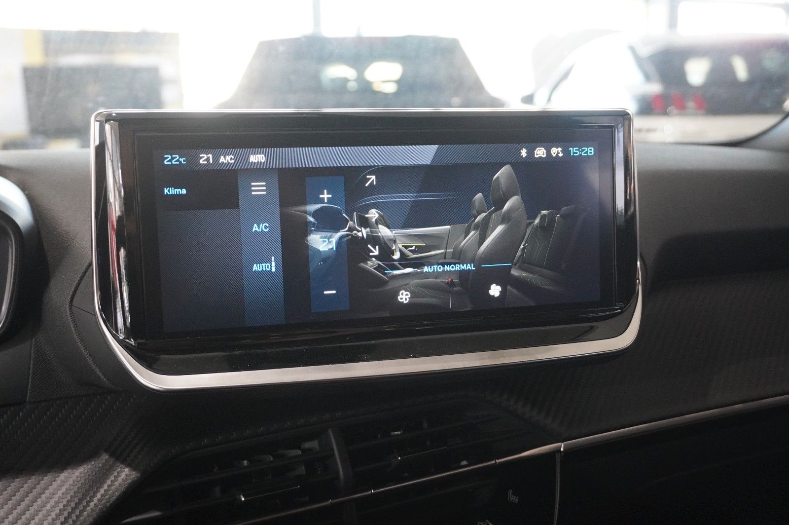 Fahrzeugabbildung Peugeot 2008 1.2 HYBRID ALLURE E-DSC NAVI/LED/SPORT/VIRT