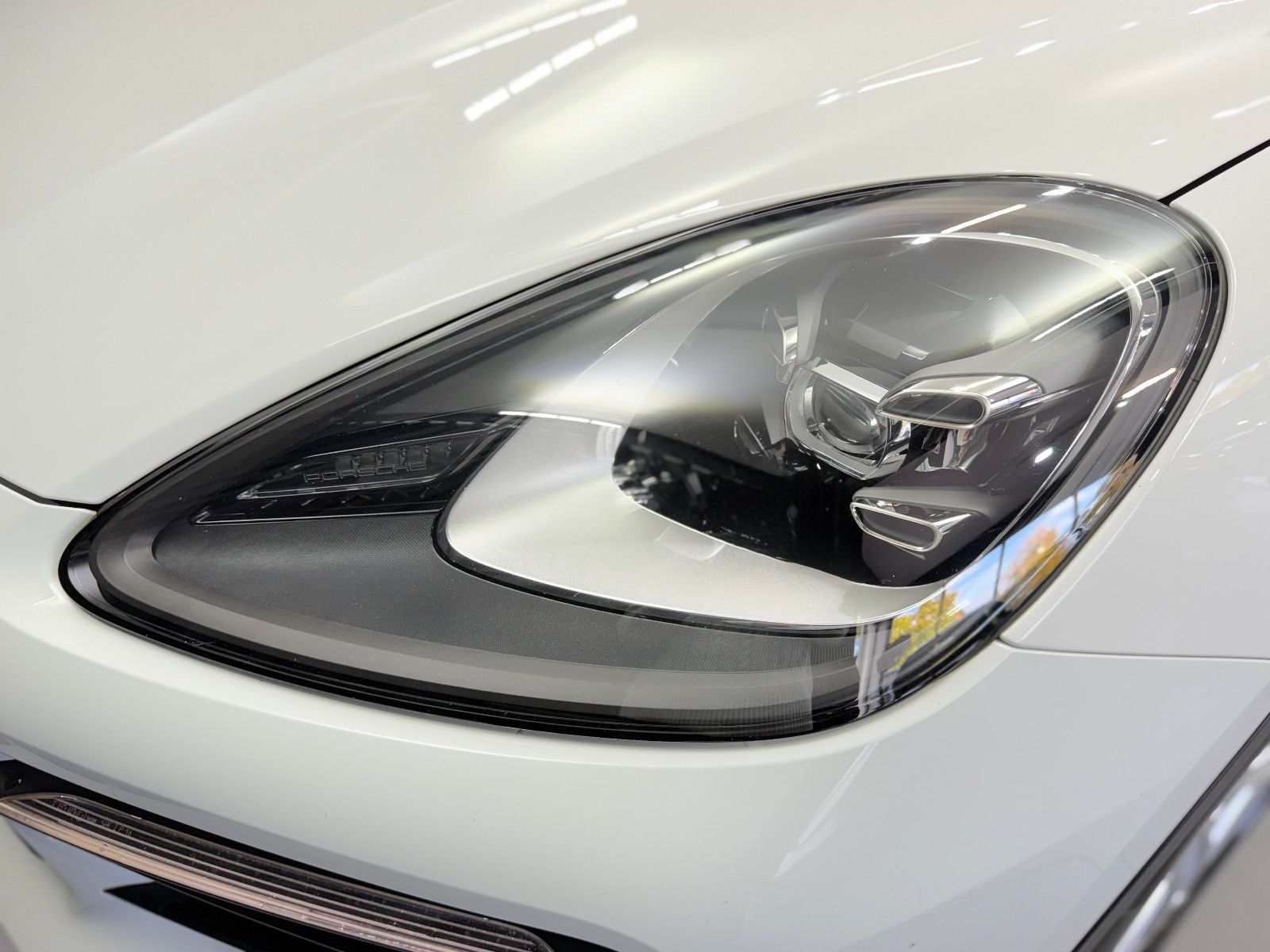 Fahrzeugabbildung Porsche Cayenne E-Hybrid|PANORAMA|SPORT-CHRONO|ACC