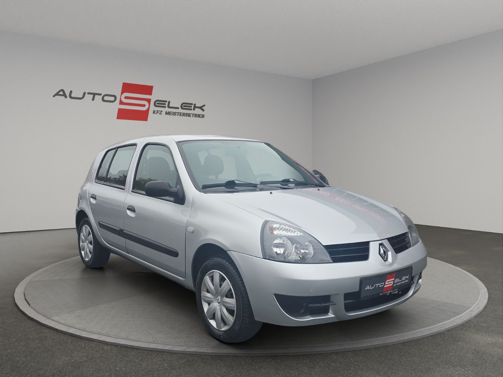 Fahrzeugabbildung Renault Clio II Campus+NUR 61 KM+ALWETTERREIFEN+TÜV NEU