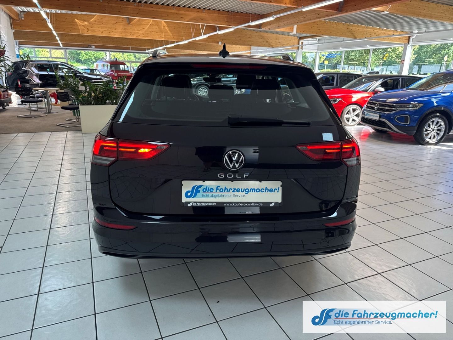 Fahrzeugabbildung Volkswagen Golf VIII Variant Life 1.0 TSI EU6d Digitales Co