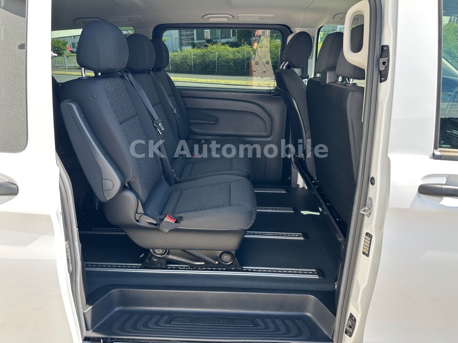 Fahrzeugabbildung Mercedes-Benz Vito Tourer 119 PRO lang/9 Sitze/Navi/LED/Kamera