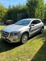 Mercedes-Benz GLA 220 d DCT - 4matic - silberne Mercedes-Benz GLA 220