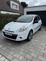 Renault Clio Yahoo, TÜV, Angemeldet, 12-Fach bereift M+S - Renault Clio mit Benzin-Antrieb: Limousine, Yahoo