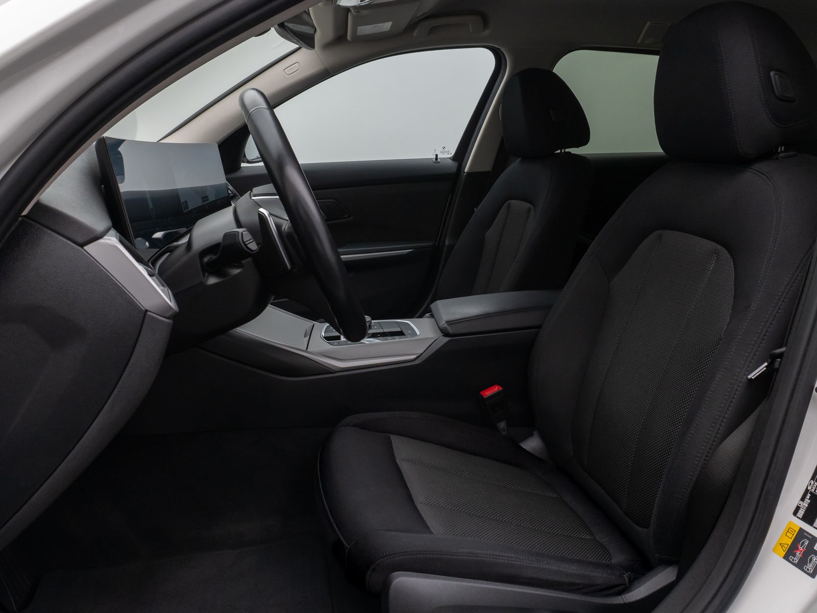 Fahrzeugabbildung BMW 330e Kamera HUD DAB Stop&Go Komfort Fernlichtass