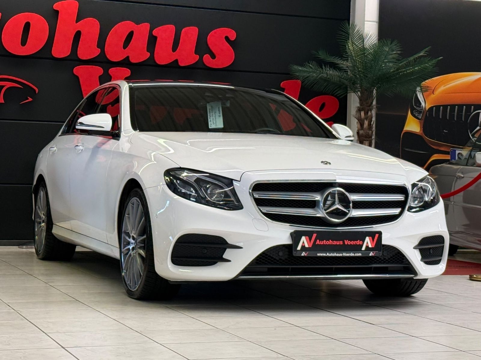 Mercedes-Benz E 350 4-Matic*AMG-PAKET*LEDER*PANO*WIDESCREEN* imagem 3