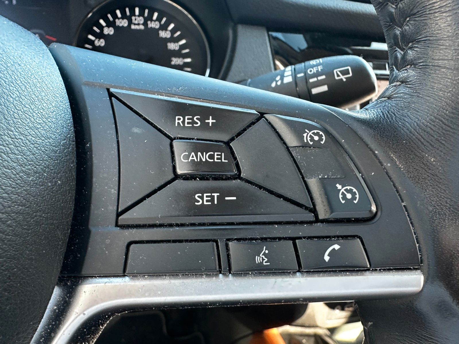 Fahrzeugabbildung Nissan X-Trail Tekna 1. Hand, TOP, Leder, HU, DS neu