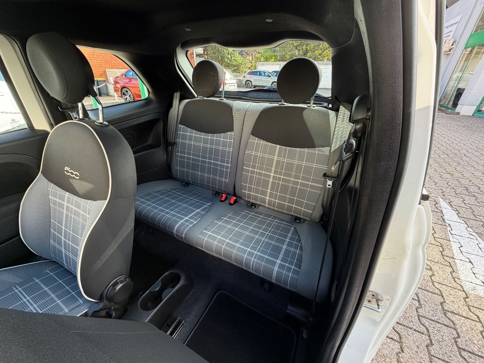 Fahrzeugabbildung Fiat 500 Lounge APPLE CAR PLAY PDC PANORAMA