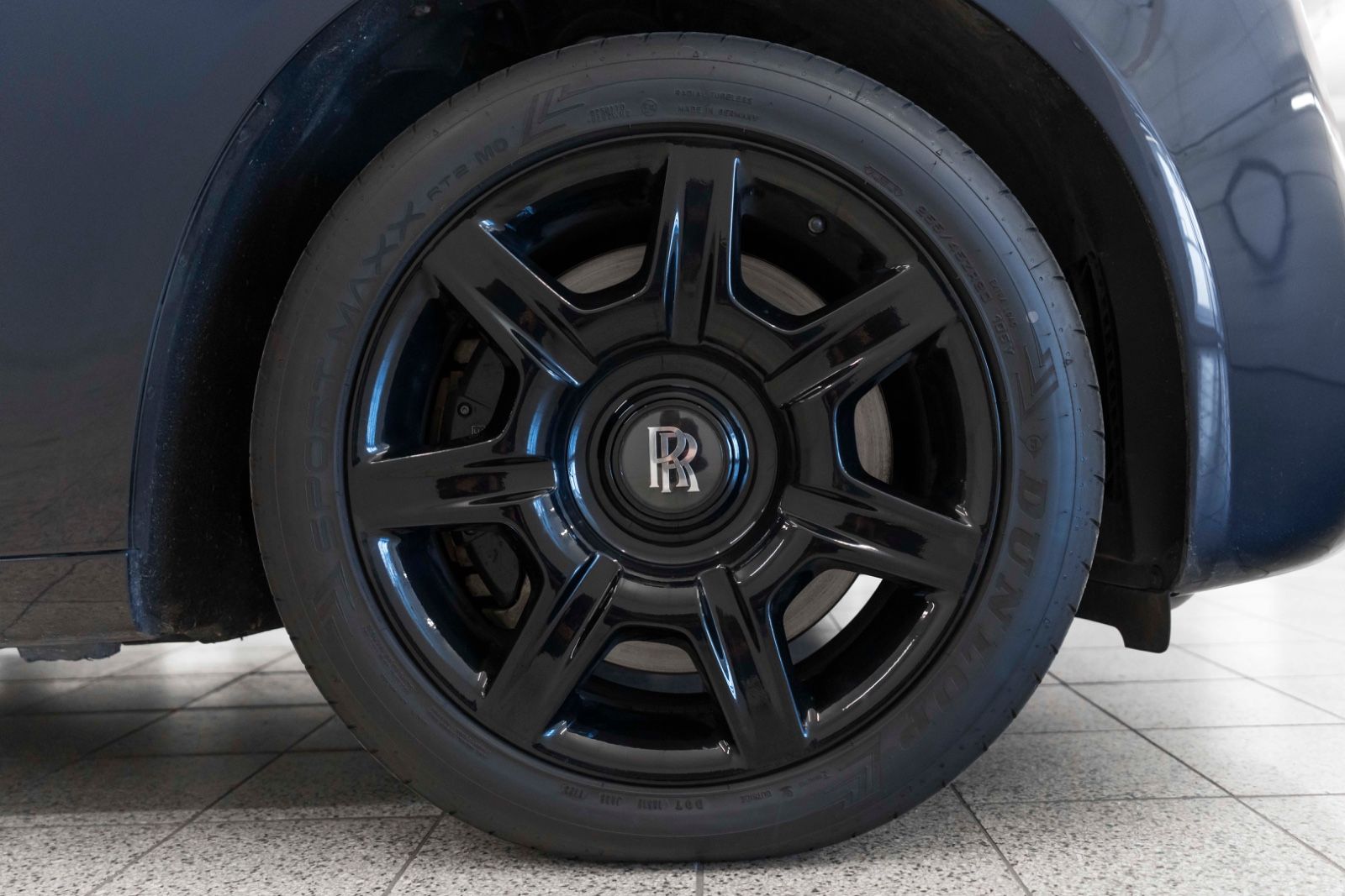 Fahrzeugabbildung Rolls-Royce Ghost V12 TWO TONE FACELIFT STERNHIMMEL KÜHLBOX