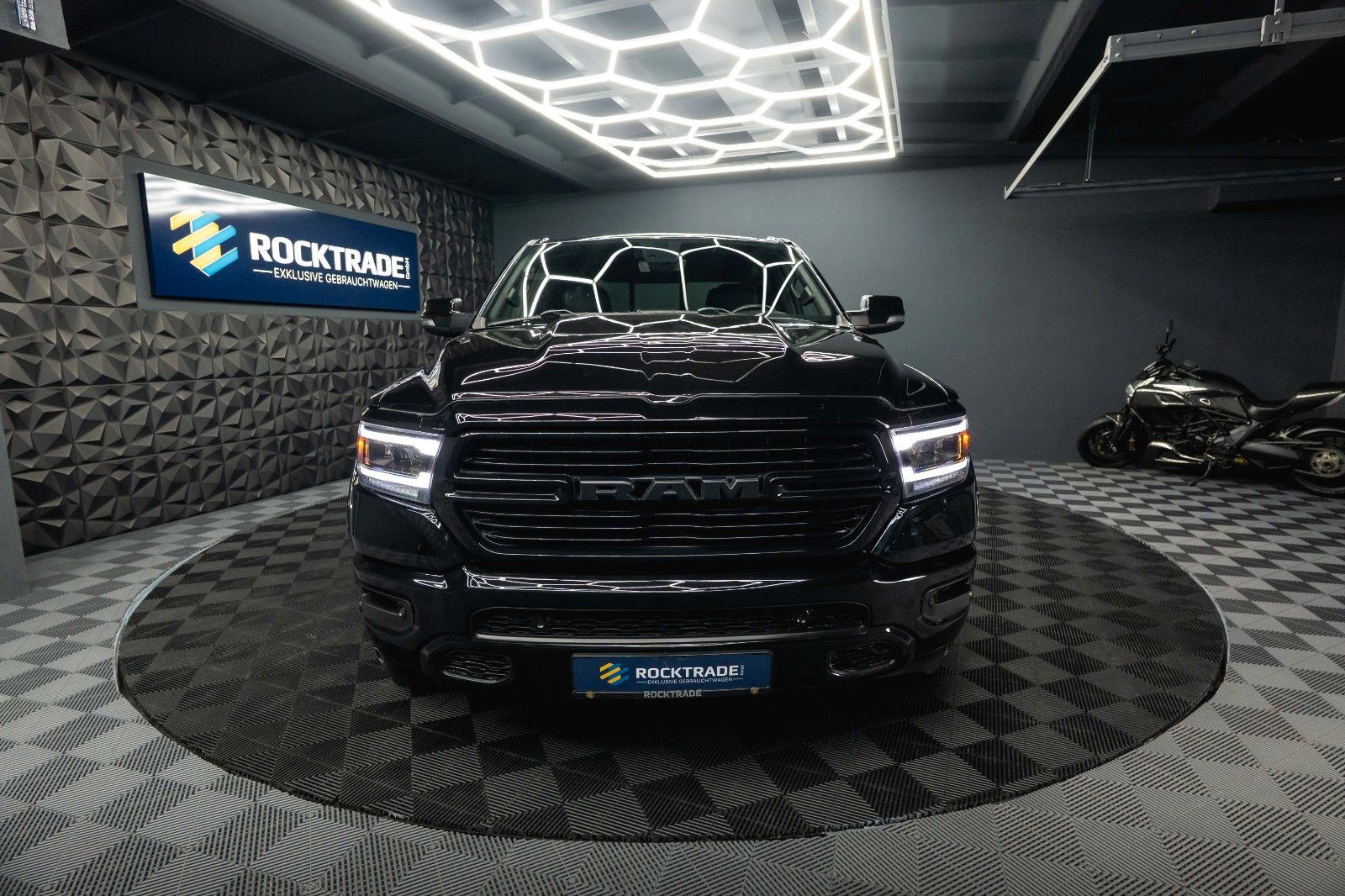 Fahrzeugabbildung Dodge RAM 5.7 V8 HEMI 4x4 OFFROAD BLACK EDITION *19%