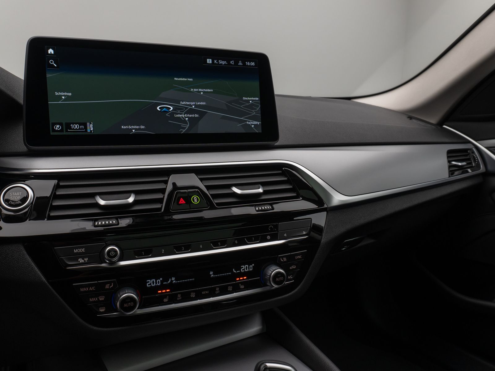 Fahrzeugabbildung BMW 530e Panorama DAB HiFi CockPitPro Alarm PDC LED
