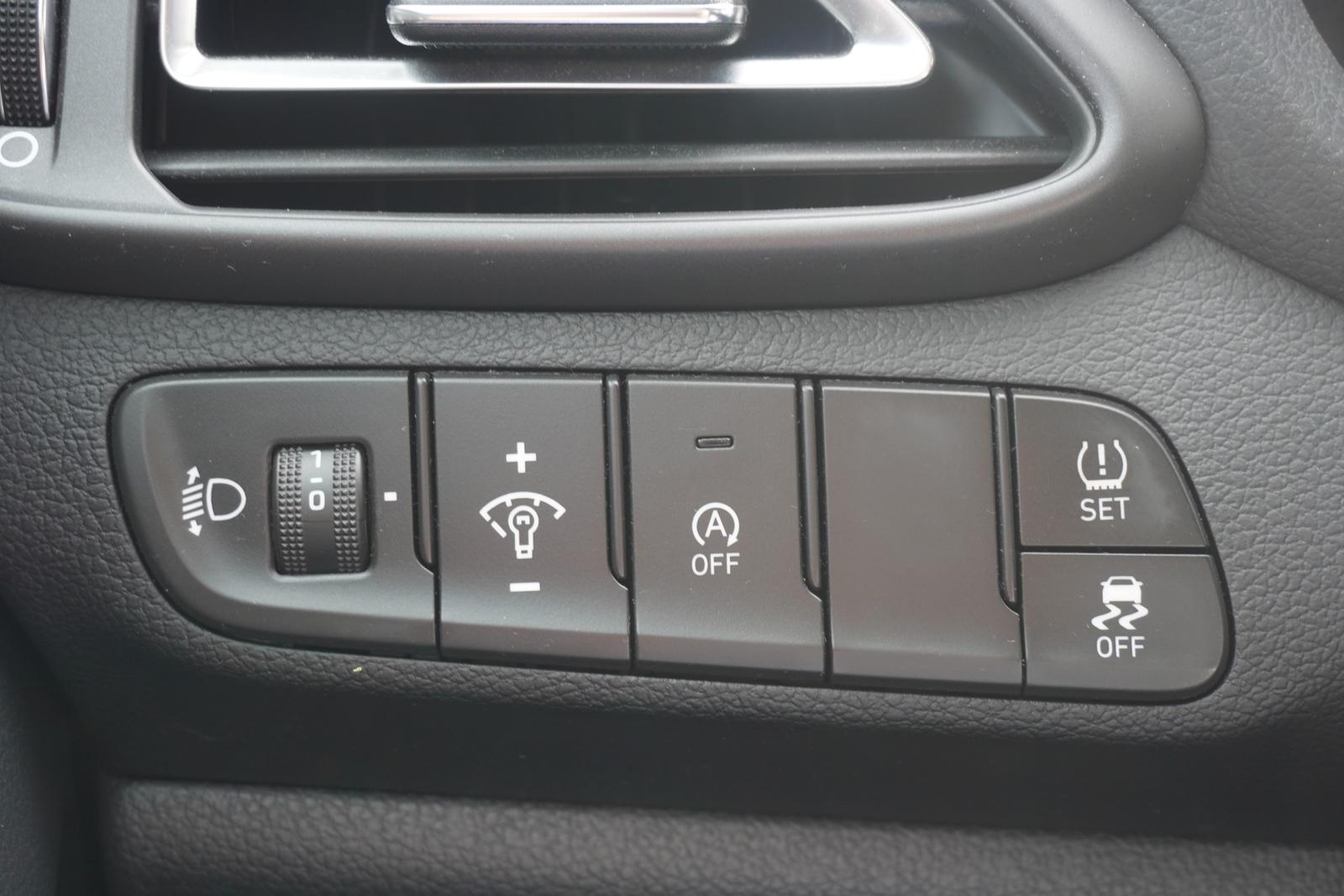 Hyundai i30 Kombi 1.0 T-GDI LED Navi Kamera PDC Tempomat