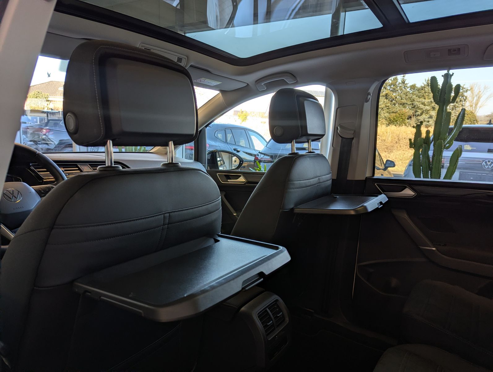 VW Touran 2.0 DSG R-Line High. Pano 7-Si IQ.Dri AHK - Image 30