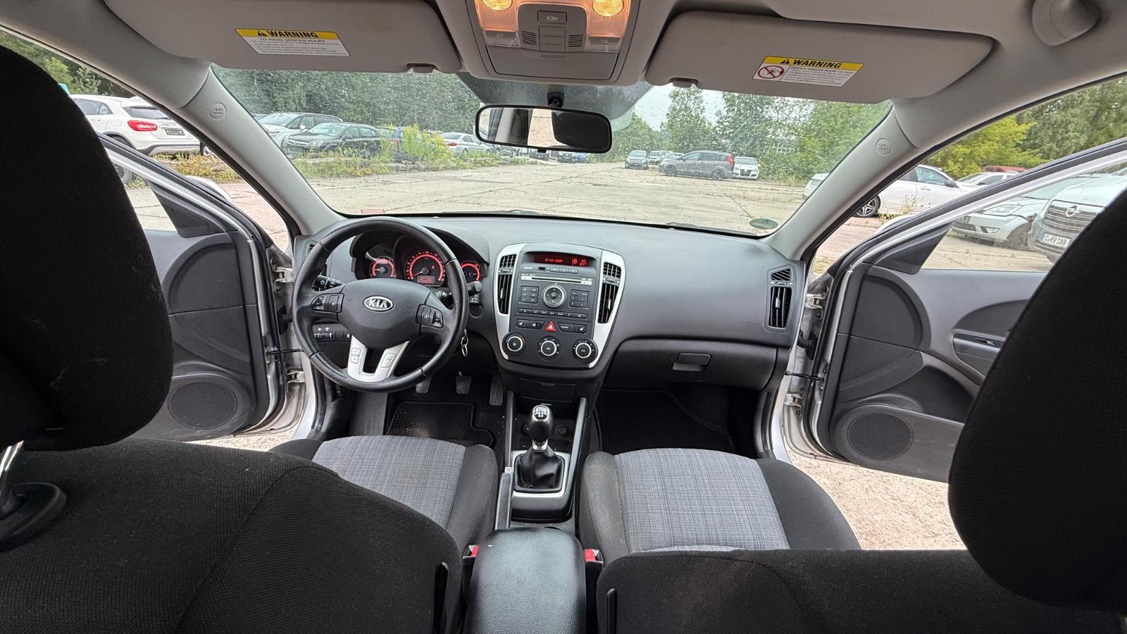 Kia cee'd 2011 — photo 12