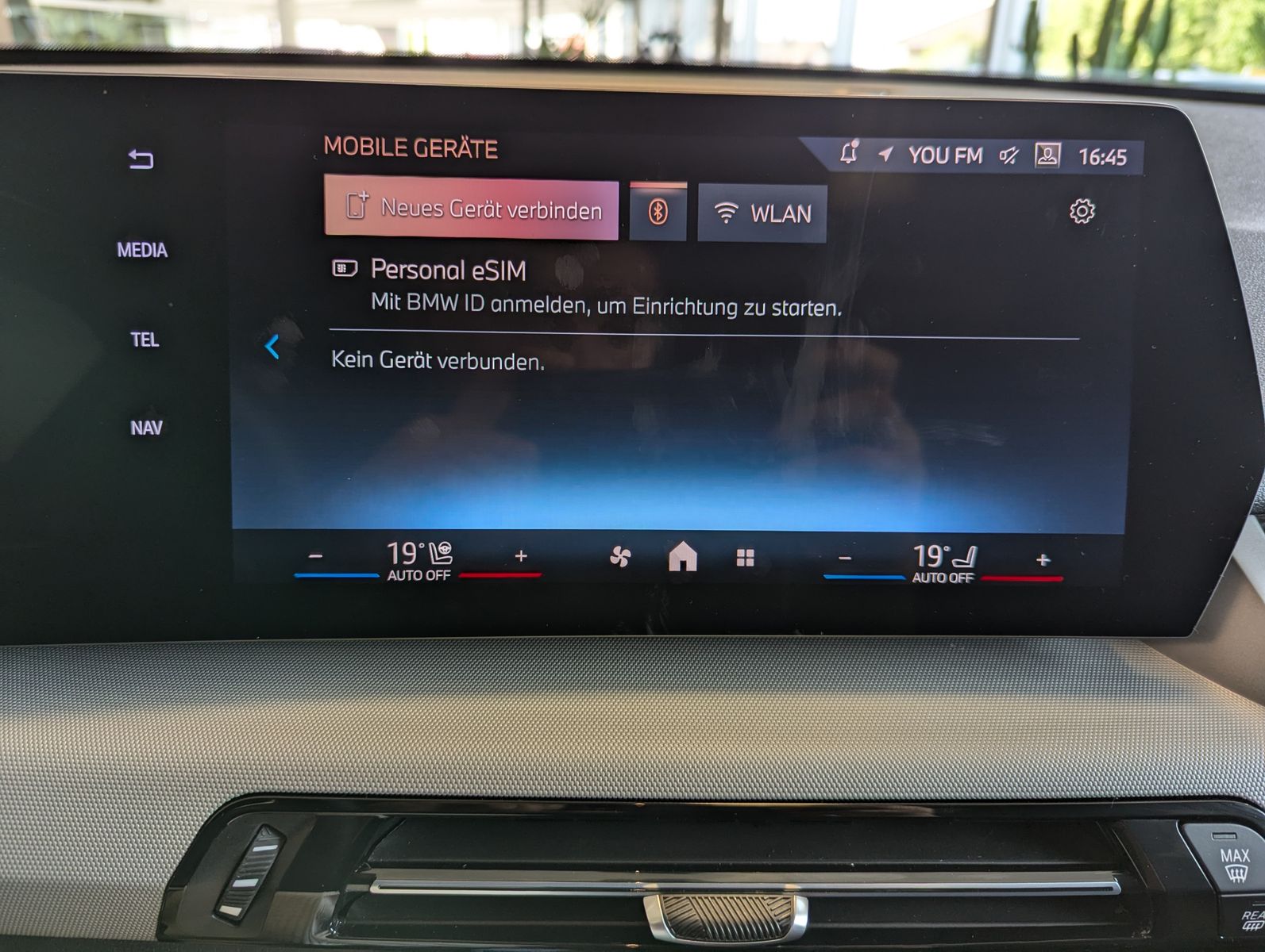 BMW X1 20 i Pano Premium-Travel-Paket AHK - Image 33
