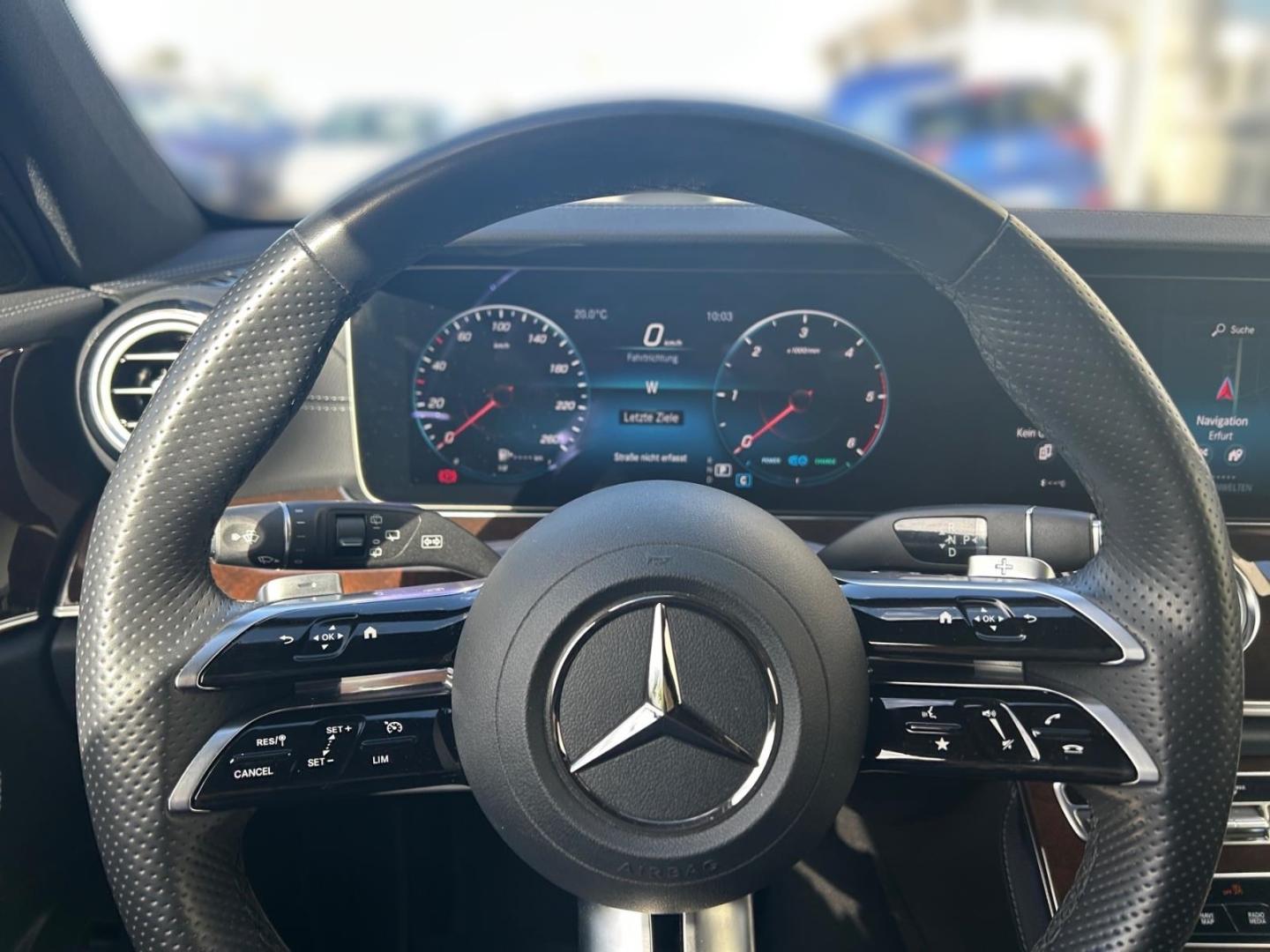 Mercedes-Benz E 220 T AMG LINE AHK PANNO LED BURMESTER BSM NAV