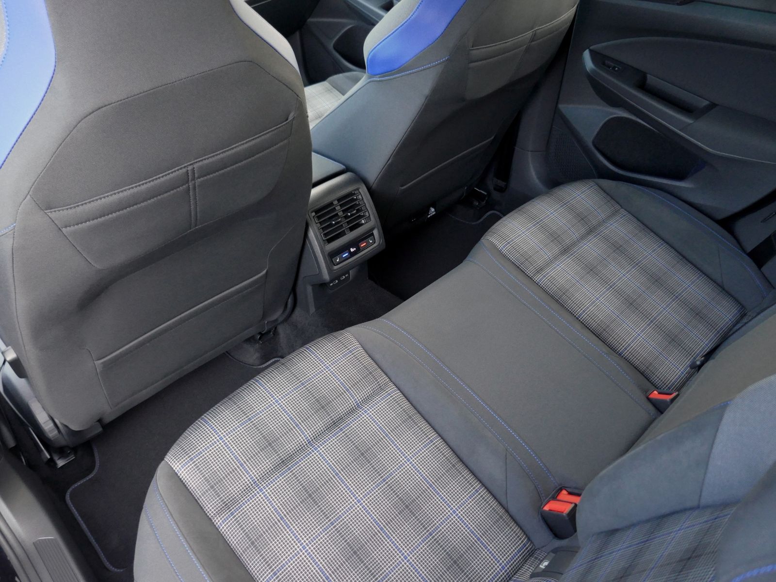 Fahrzeugabbildung Volkswagen Golf GTE 1.4 TSI eHybrid DSG | LED AHK RFK ACC