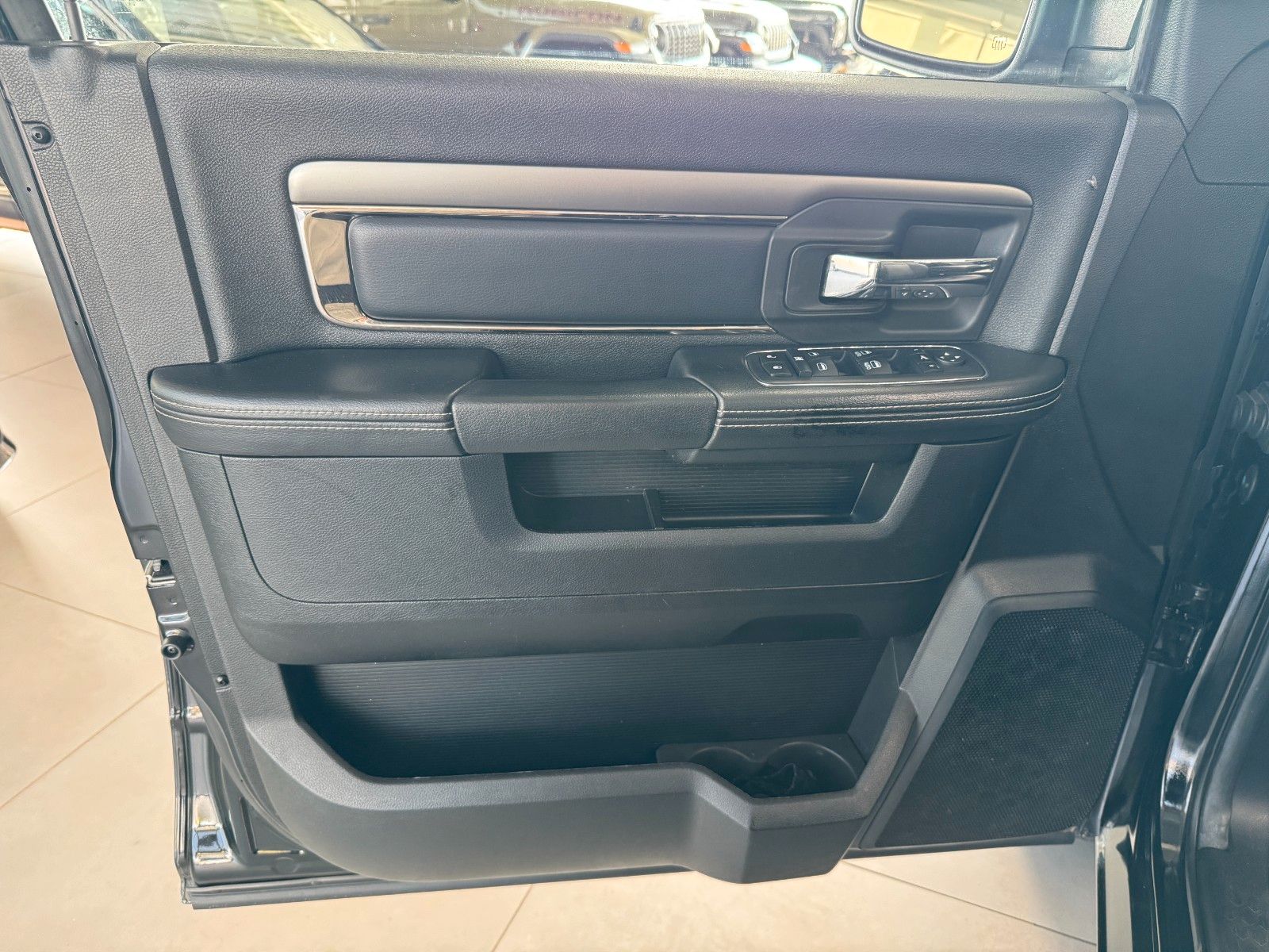 Fahrzeugabbildung Dodge RAM 5,7 Crew Cab Sport LPG 1Hand Deutsche EZ