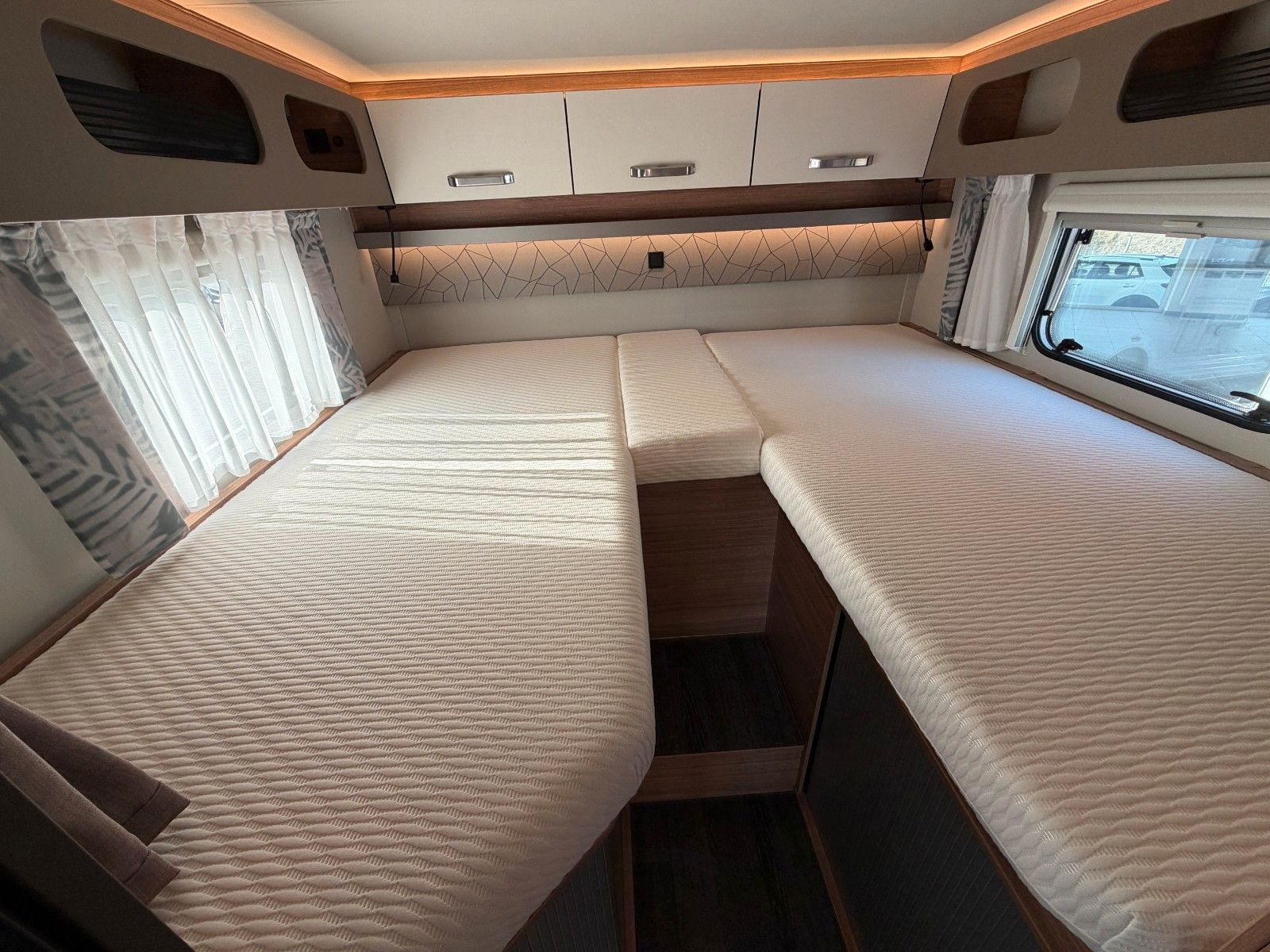 Fahrzeugabbildung Weinsberg CaraSuite 650 MEG