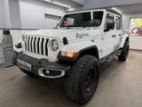 Jeep Gladiator 4x4 Overland Bright White/Mega-Offread - Jeep Gladiator Overland Gebrauchtwagen
