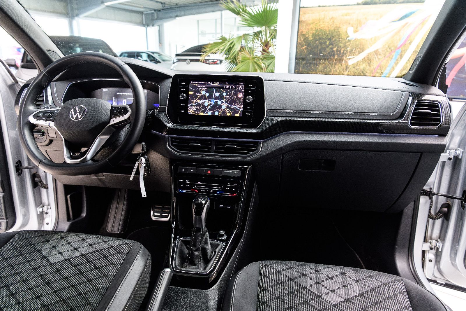 Fahrzeugabbildung Volkswagen T-Cross R-Line 1.5 TSI DSG IQ-LED+AHK+KAMERA+ACC