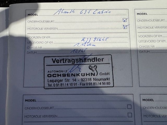 Fahrzeugabbildung Abarth 695C Cabrio AT BREMBO NAV PDC 17"