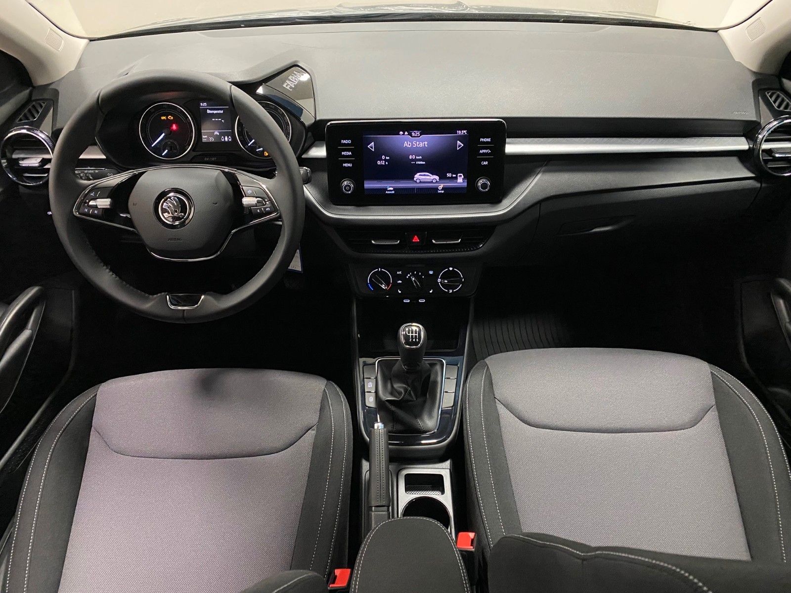 Fahrzeugabbildung SKODA Fabia 1.0 TSI AMBITION+KAMERA+ALU+110 PS+PDC+ALU