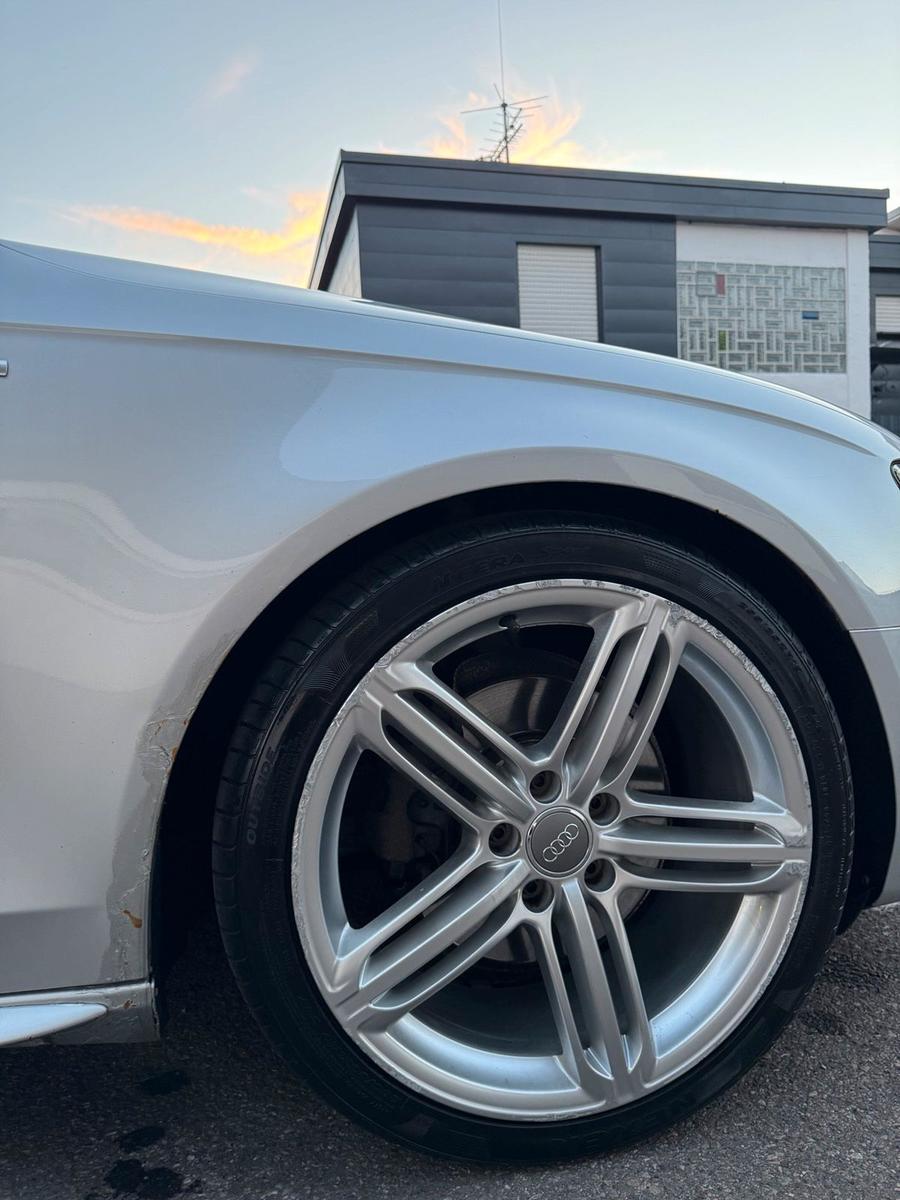 Audi A4 2010 — photo 8