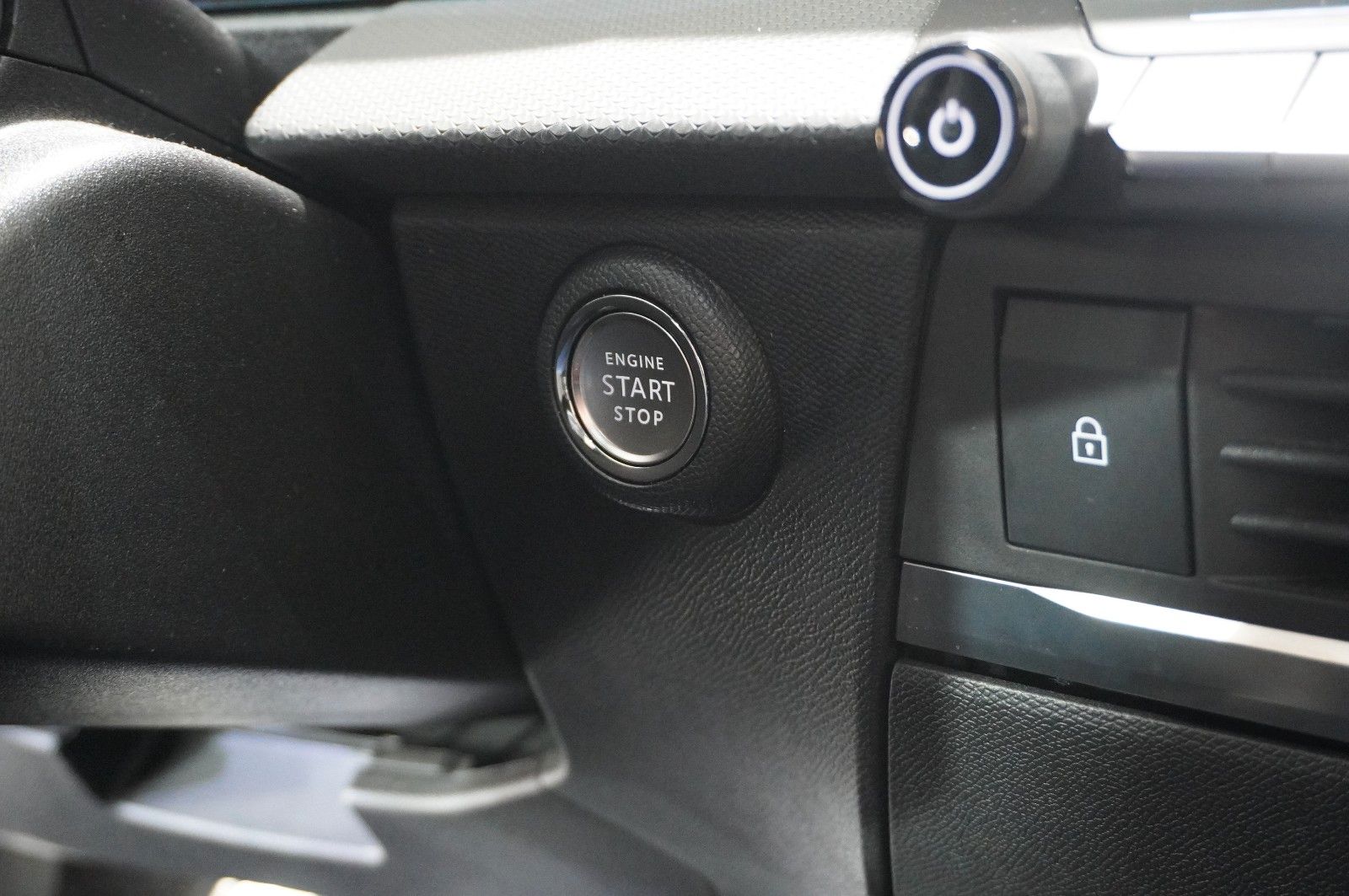 Fahrzeugabbildung Opel Astra ST 1.2T GS LINE NAVI/LED/360°/SH/SPORT/DAB