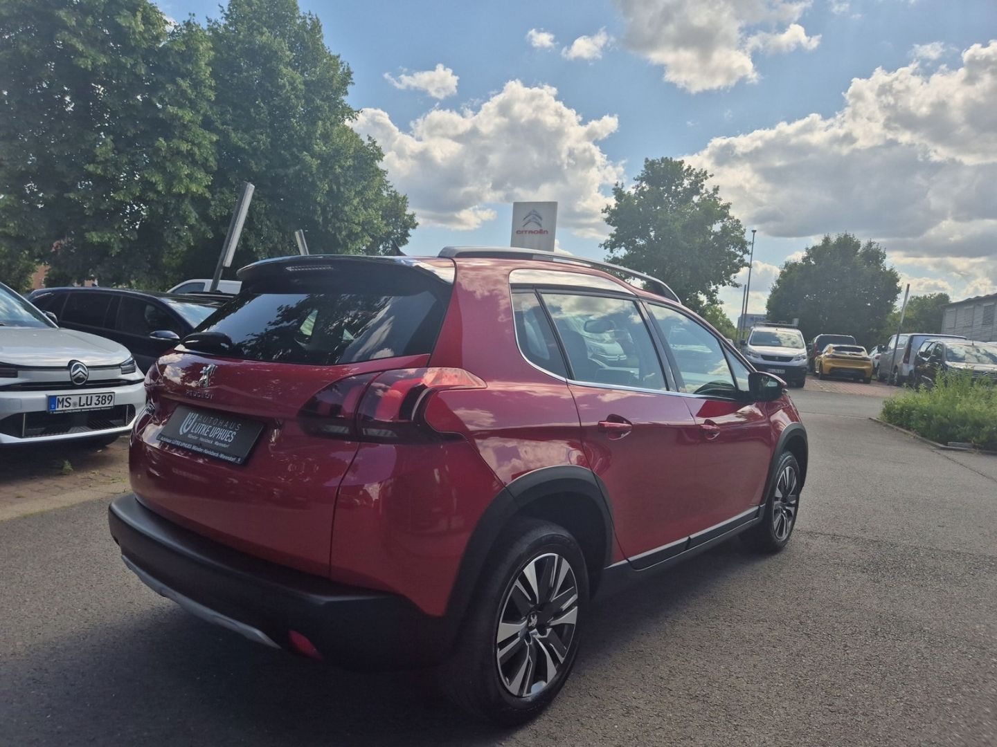 Fahrzeugabbildung Peugeot 2008 1.2 Allure PT 110 Panorama Navi CarPlay SHZ