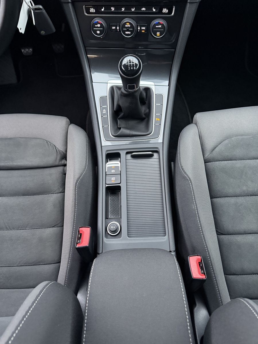 Fahrzeugabbildung Volkswagen Golf 1.5 TSI Comfortline BMT NAV+DIGDISPLAY+2HD