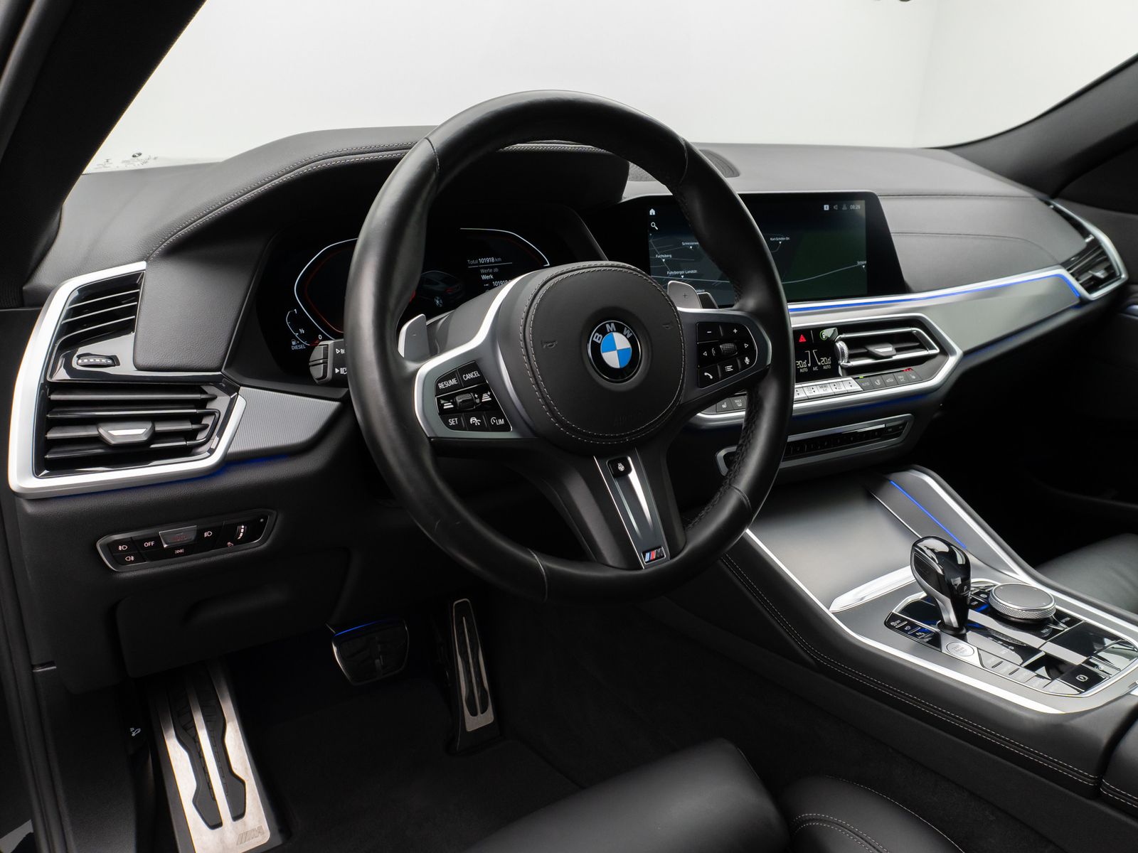 Fahrzeugabbildung BMW X6 xD30d M Sport DAB 360°DisplKey AHK Alarm 22"