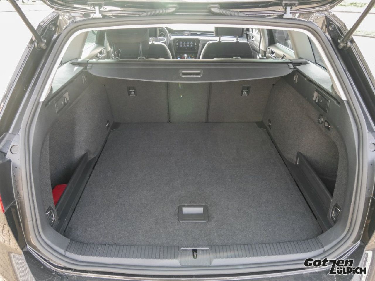Fahrzeugabbildung Volkswagen Passat Variant Business 1,5TSI DSG Navi Klima