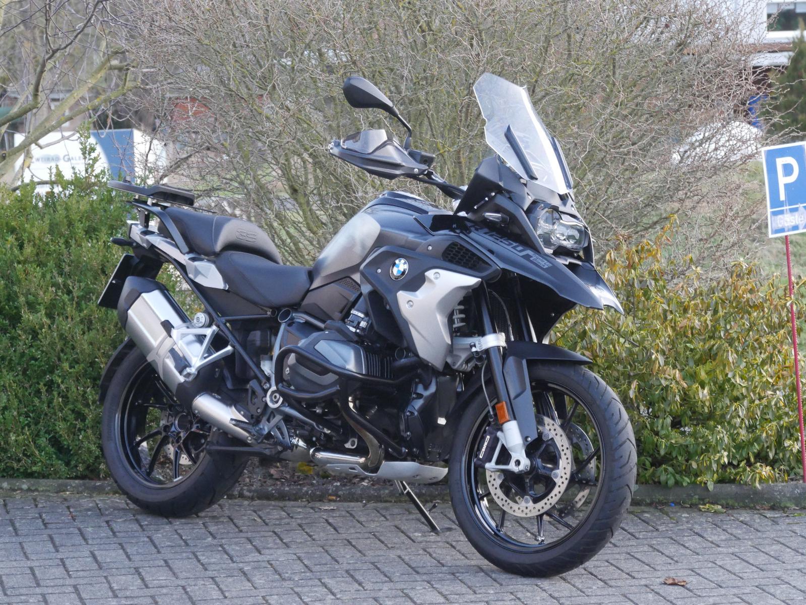 BMW R 1250 GS Triple Black 4 Pakete Tiefer