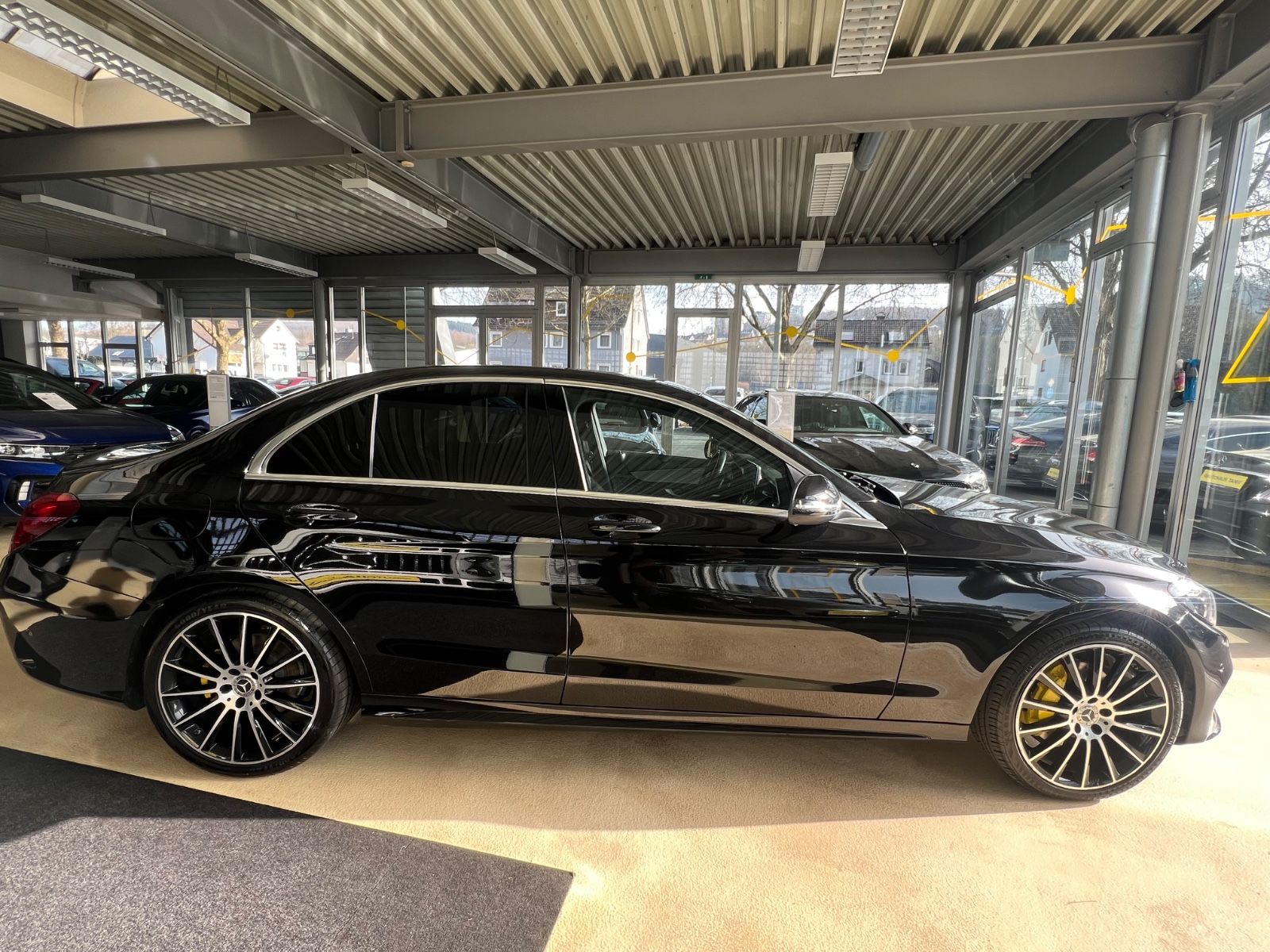 Fahrzeugabbildung Mercedes-Benz C 200 CGI Lim AMG LINE *AMBIENTE*KAMERA*HEAD-UP*