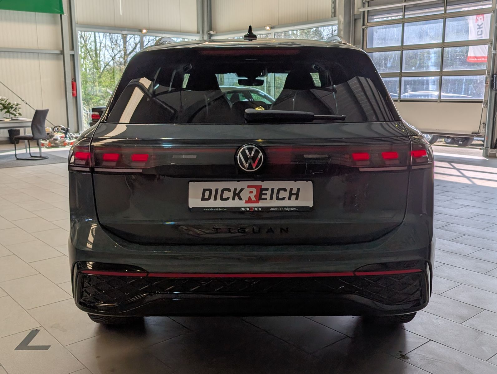 Photo du véhicule Volkswagen Tiguan 2.0TDI R-Line 4M Pano Black AHK Matrix 20