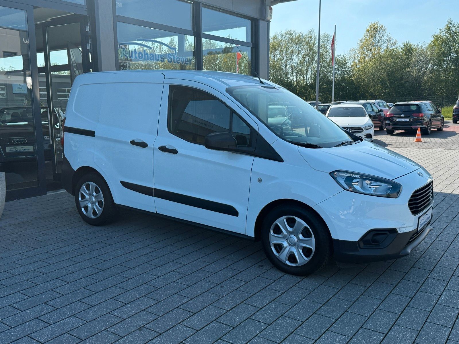 Fahrzeugabbildung Ford Transit Courier Trend