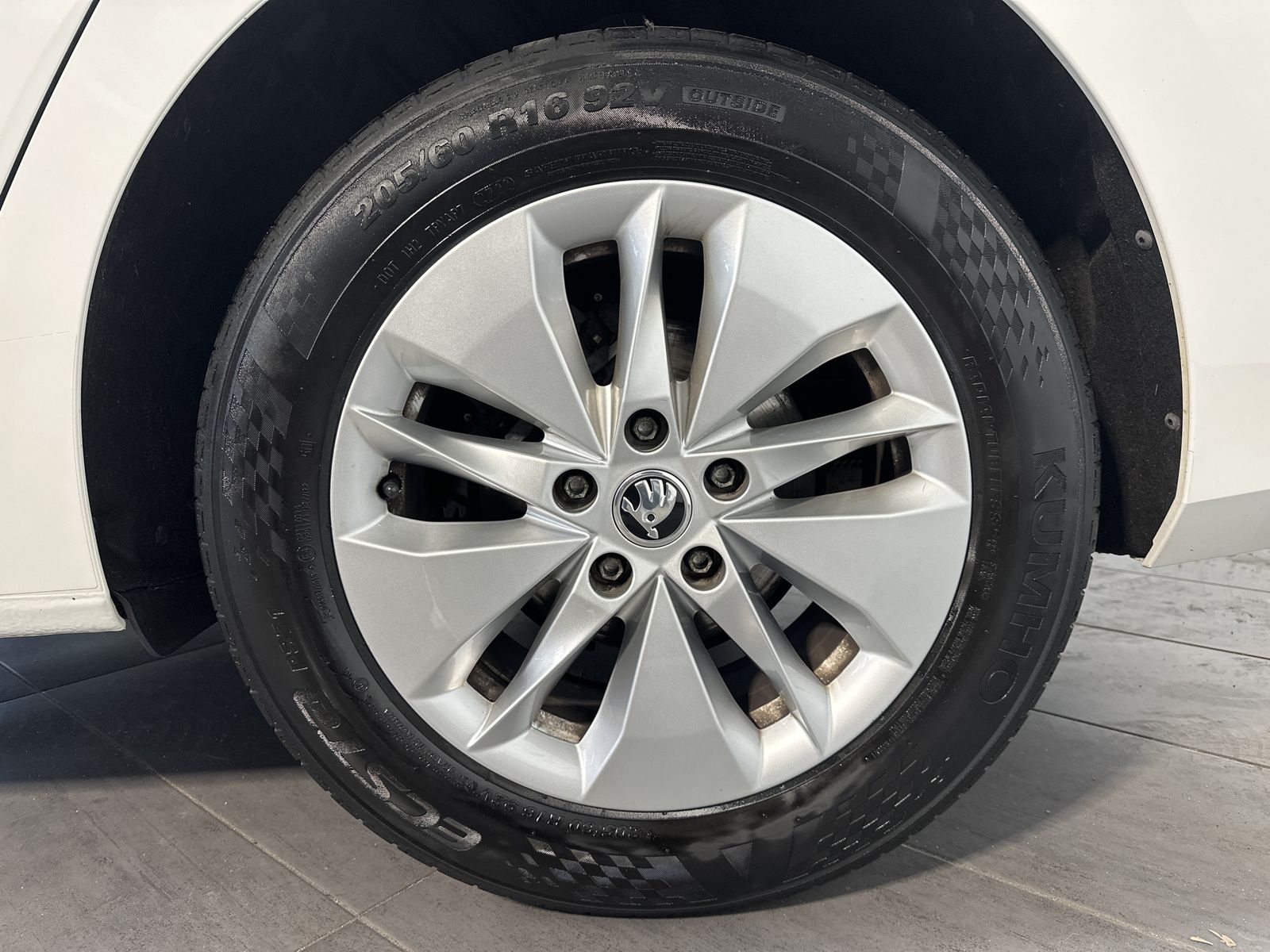 Fahrzeugabbildung SKODA Octavia Combi 2.0 TDI DSG Ambition NAV+LED+AHK